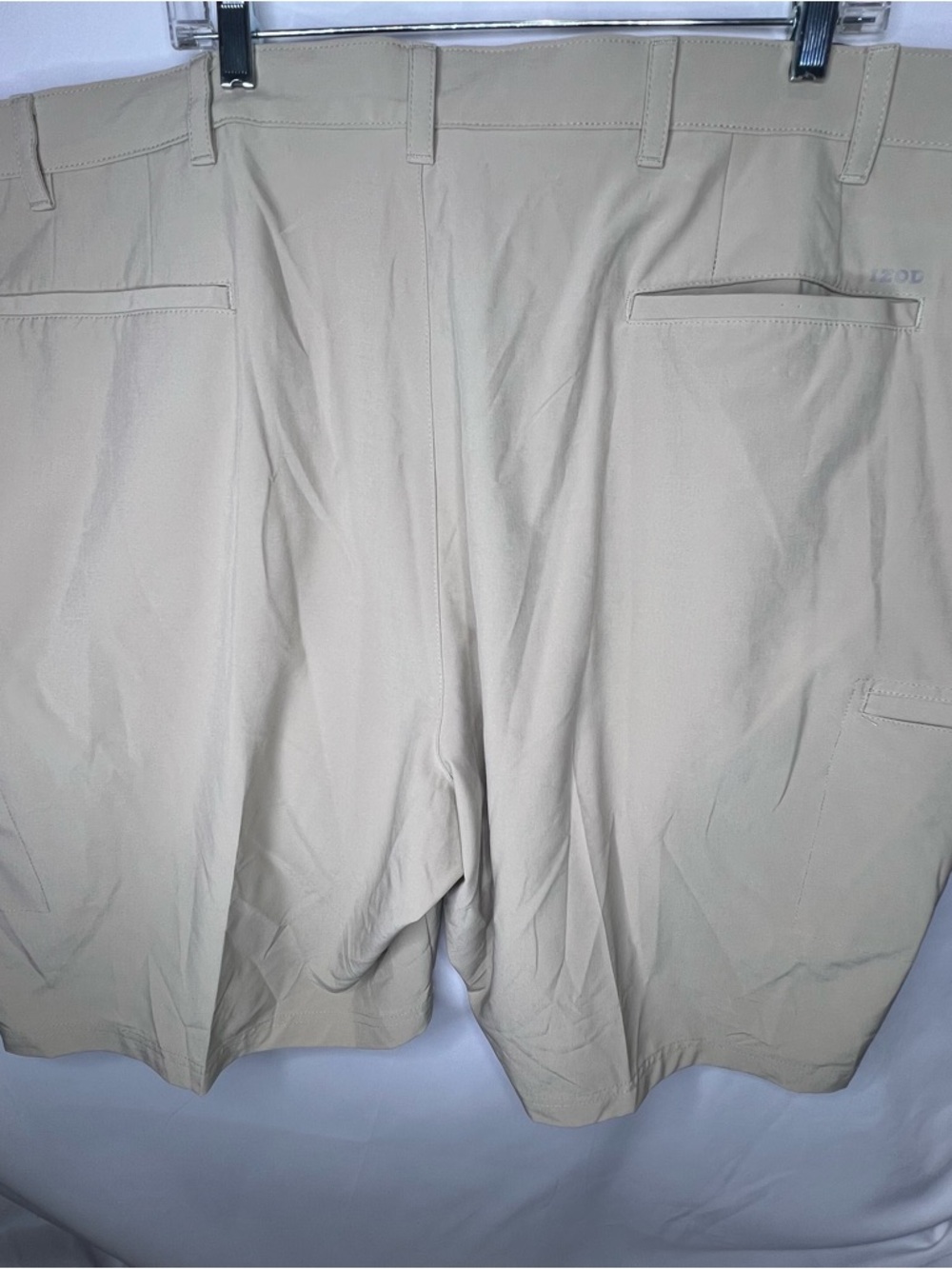 IZOD Mens Golf Swing Flex Cargo Shorts Size 54 Khaki Beige Moisture Wicking - Picture 9 of 12